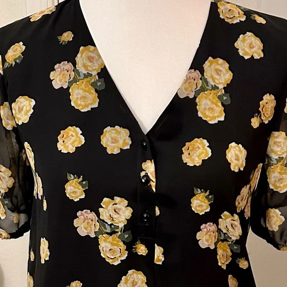 NWT 🌼 LOFT 🌼 Black & Yellow Floral Blouse - XS - Picture 2 of 6